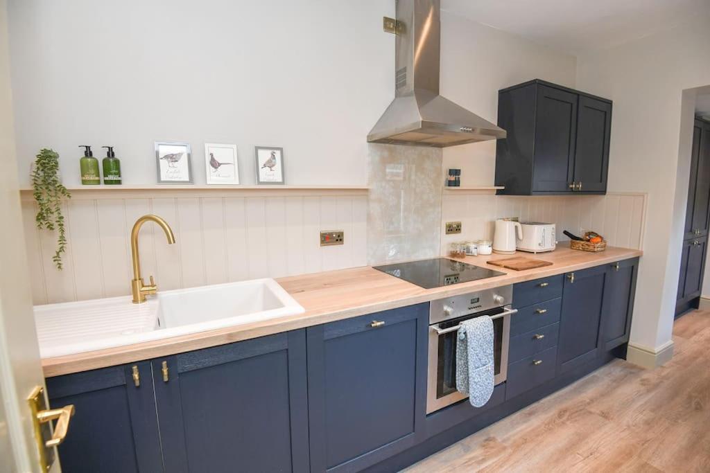 Glenesk Flat 2 with private courtyard — 4-Star Luxury Hotel in Woodhall Spa, United Kingdom