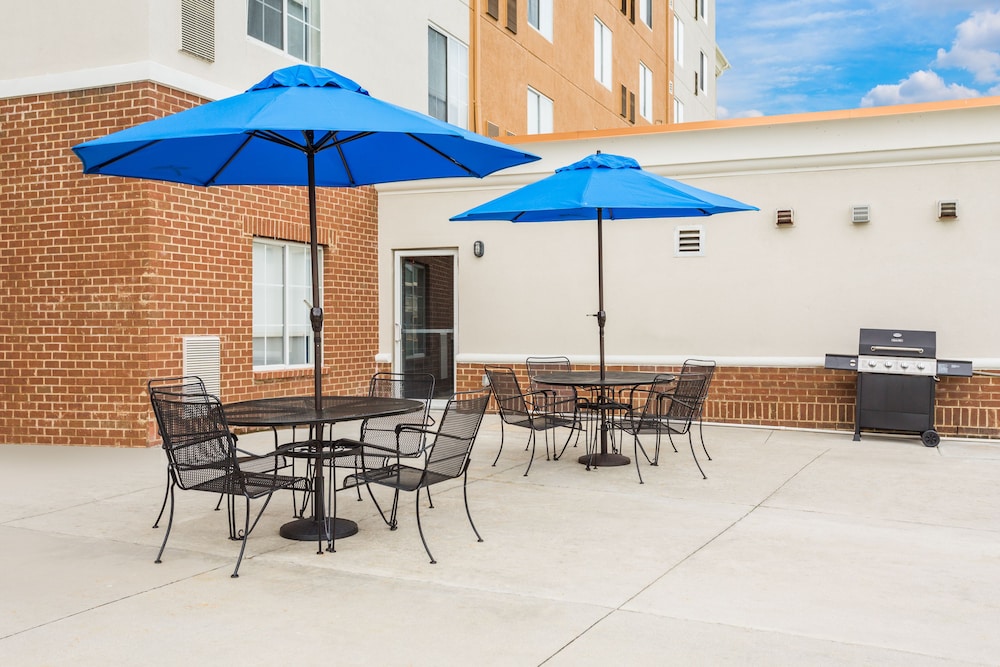 Holiday Inn Express and Suites Petersburg Fort Lee by IHG - photo 32