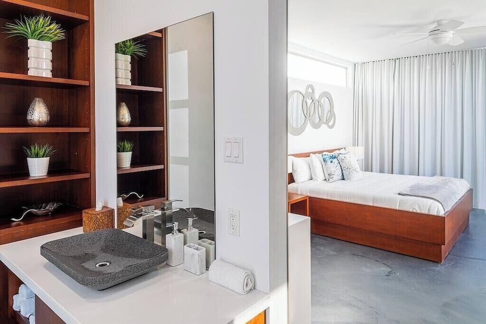 2bdr Oceanside Vacation Villa Hotel Amenities v3 in Providenciales, Turks and Caicos Islands