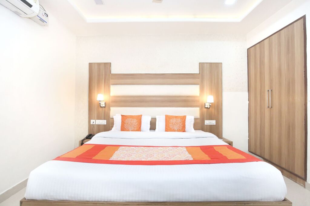 Oyo 10940 Hotel Waves