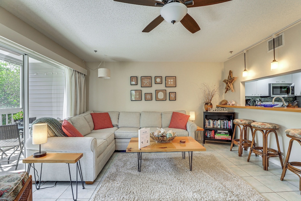 Holmes Beach Condo Near Anna Maria Pool Access — 4-Star Luxury Hotel in Holmes Beach, United States