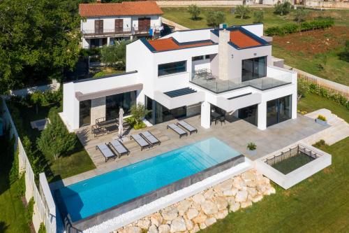 Villa Zora — 4-Star Luxury Hotel in Visignano, Croatia