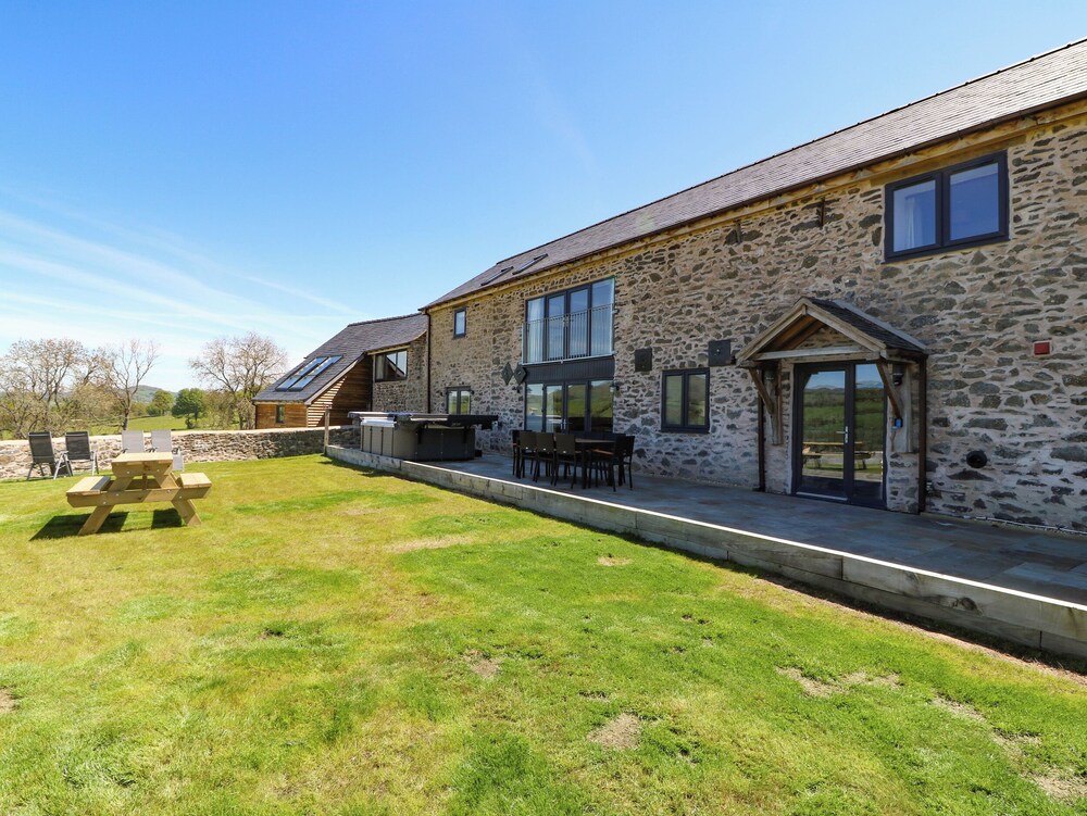 Bwthyn Y Bugail Shepherd's Cottage — 4-Star Luxury Hotel in Oswestry, United Kingdom