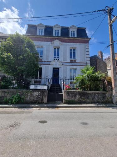 Studiodinardchezanne in Dinard, France