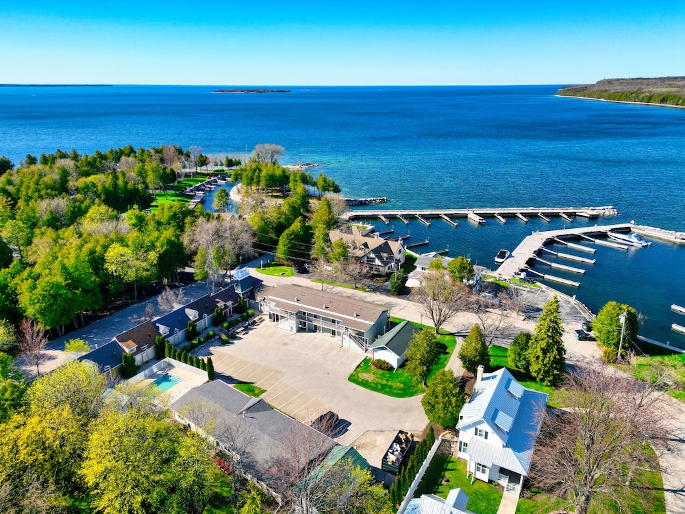 Spruce And Shore Motel — Sturgeon Bay
