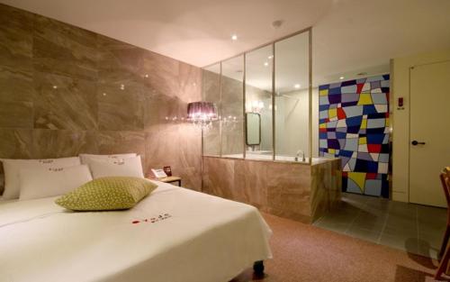 Hotel H2 - carbon neutral hotel in Ulsan