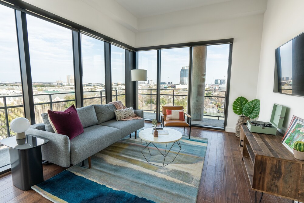 The Guild Uptown Mckinney Ave - photo 6