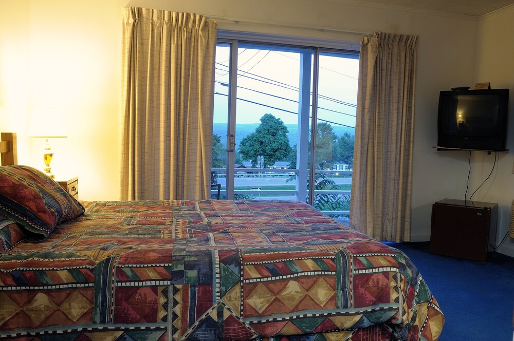 Chieftain Motel - photo 4