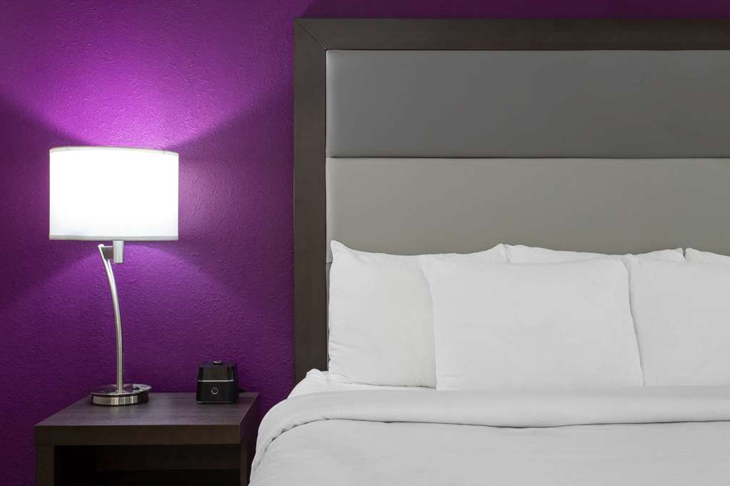 La Quinta Inn & Suites by Wyndham Effingham - photo 23