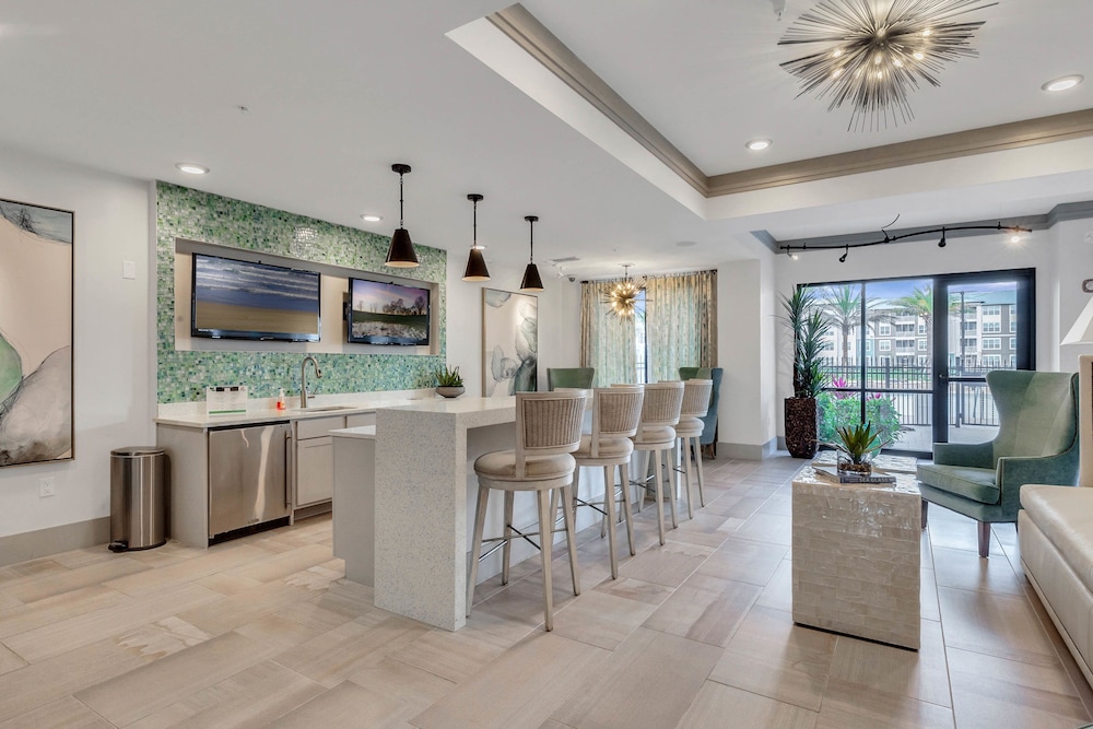Axis West Luxury Apartments — 4-Star Luxury Hotel in Orlando, United States