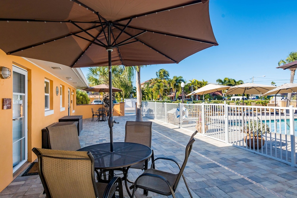 Upham Beach Inn - photo 41