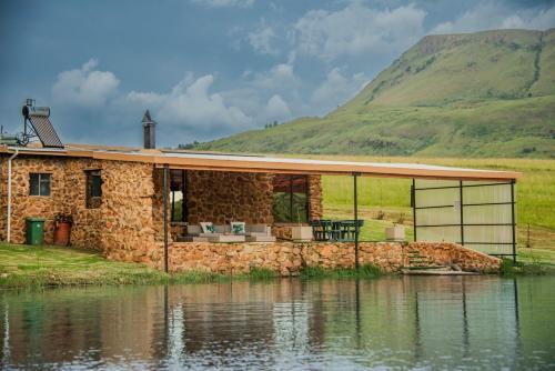 Mount Lake Cabins — 4-Star Luxury Hotel in Harrismith, South Africa