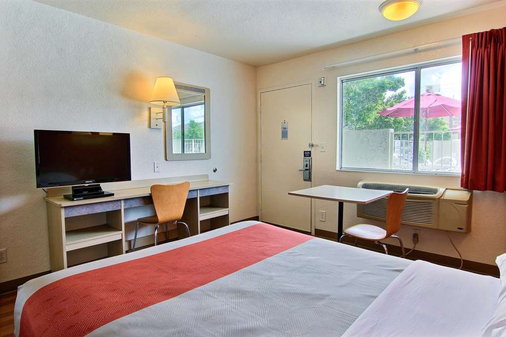 Motel 6 Kingsville TX - photo 17