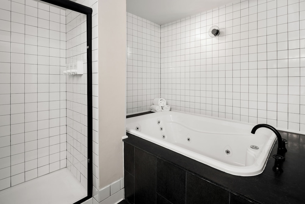 The Coachman Hotel - photo 79