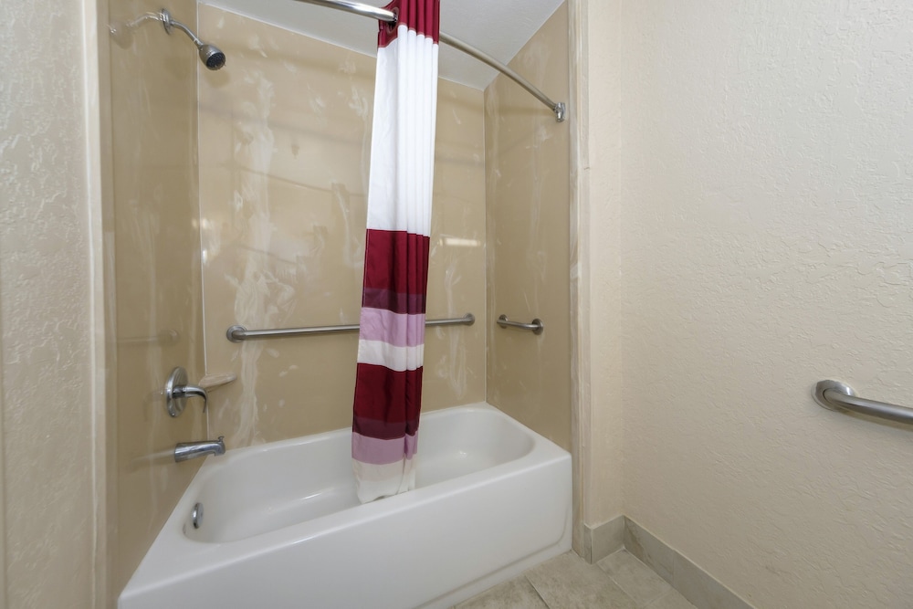 Red Roof Inn Jacksonville Cruise Port - photo 25