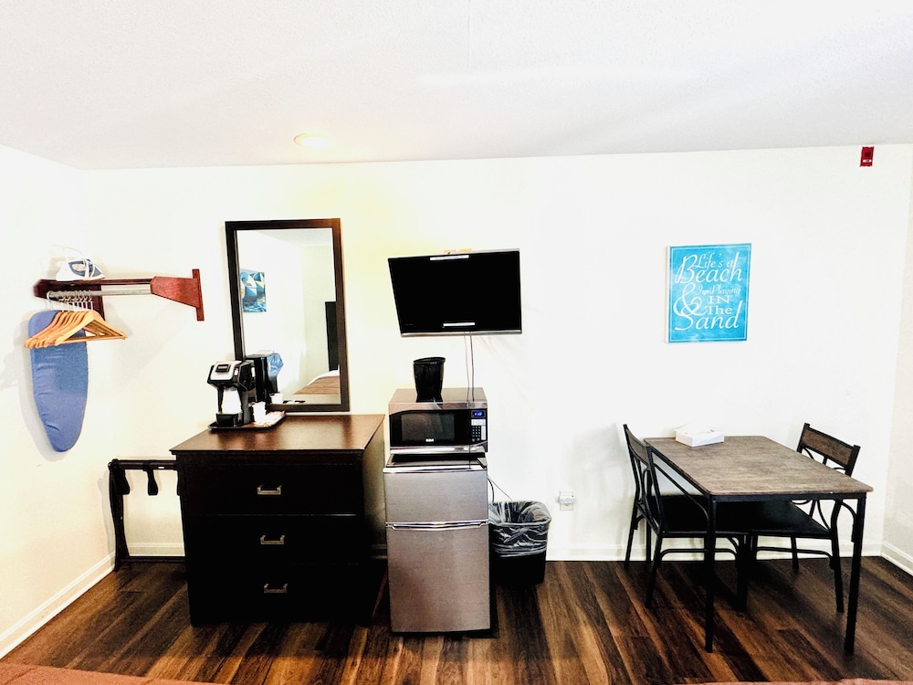 Blue Spruce Motel & Townhouses - photo 18