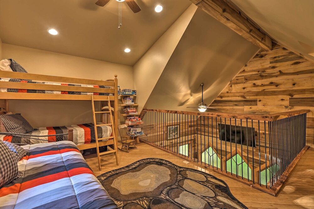 2 Mi to Beech Mtn Resort: Cabin w Deck & Grill - photo 15