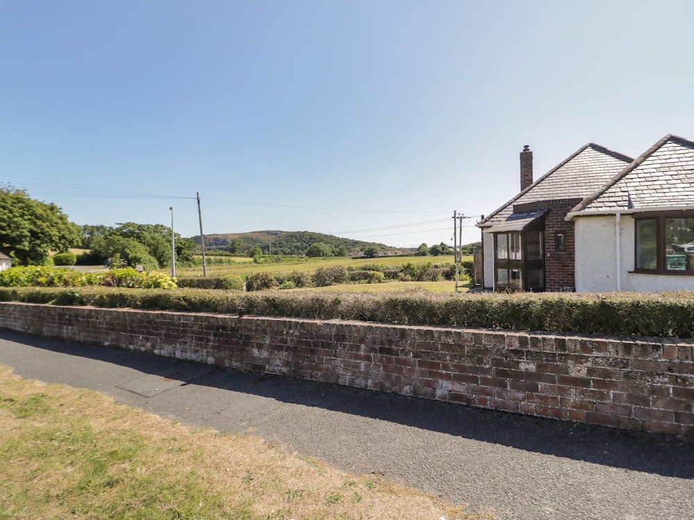 Laragh situated in the heart of Conwy County — hotel in Deganwy