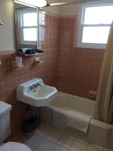 Crystal Sands Motel - photo 39