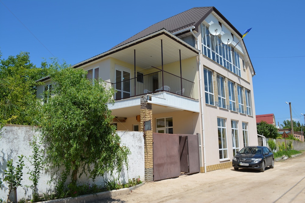 Oazis - carbon neutral hotel in Unknown City