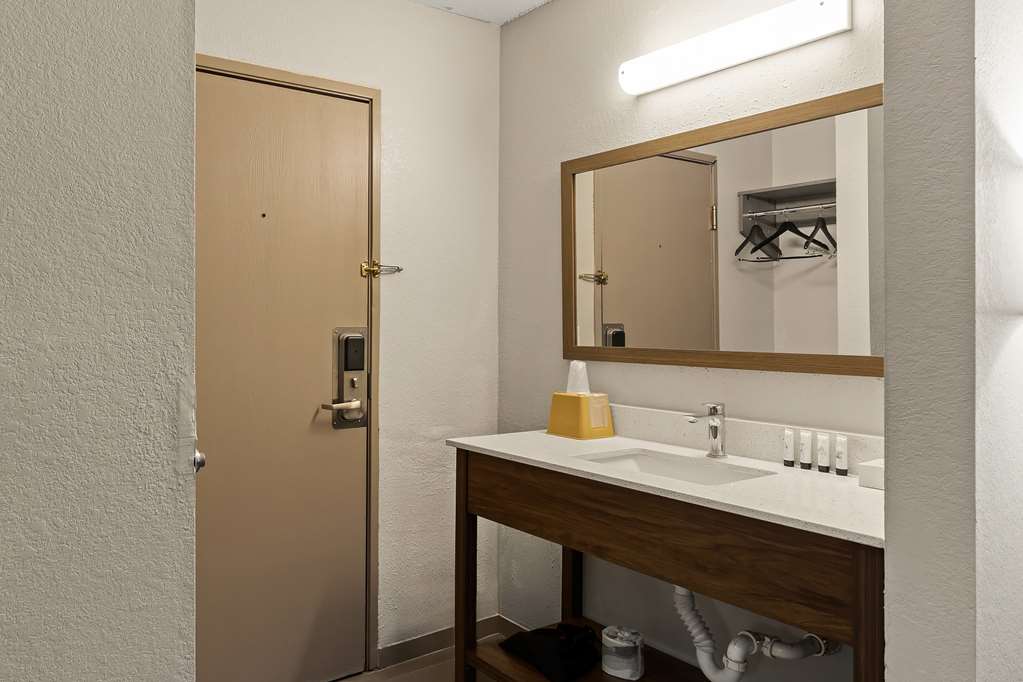Red Lion Inn & Suites Caseyville - photo 20