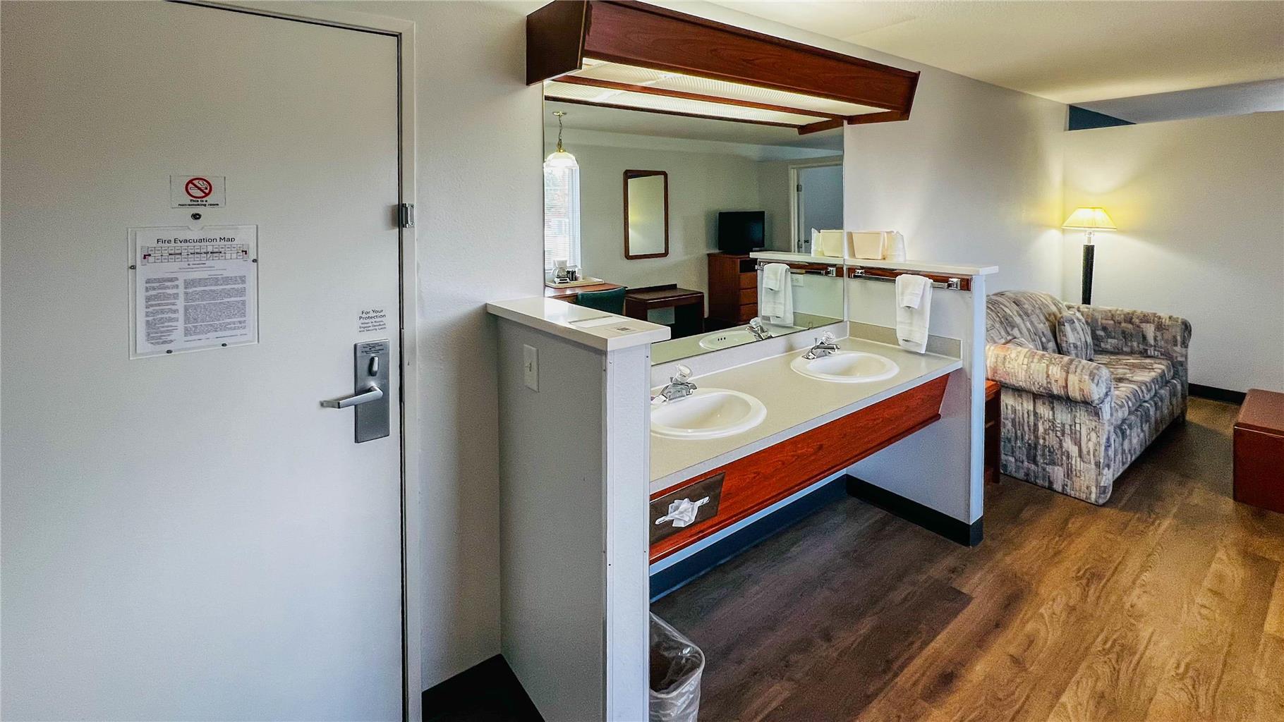 Studio 6 Suites Portland OR I 5 OHSU - photo 32