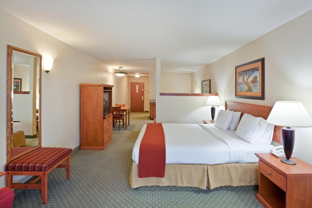 Triple Play Resort Hotel & Suites - photo 13