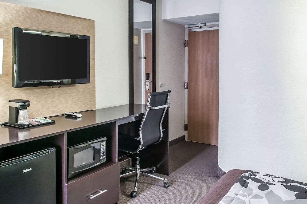 Garner Hotel Albuquerque Airport by IHG - photo 24