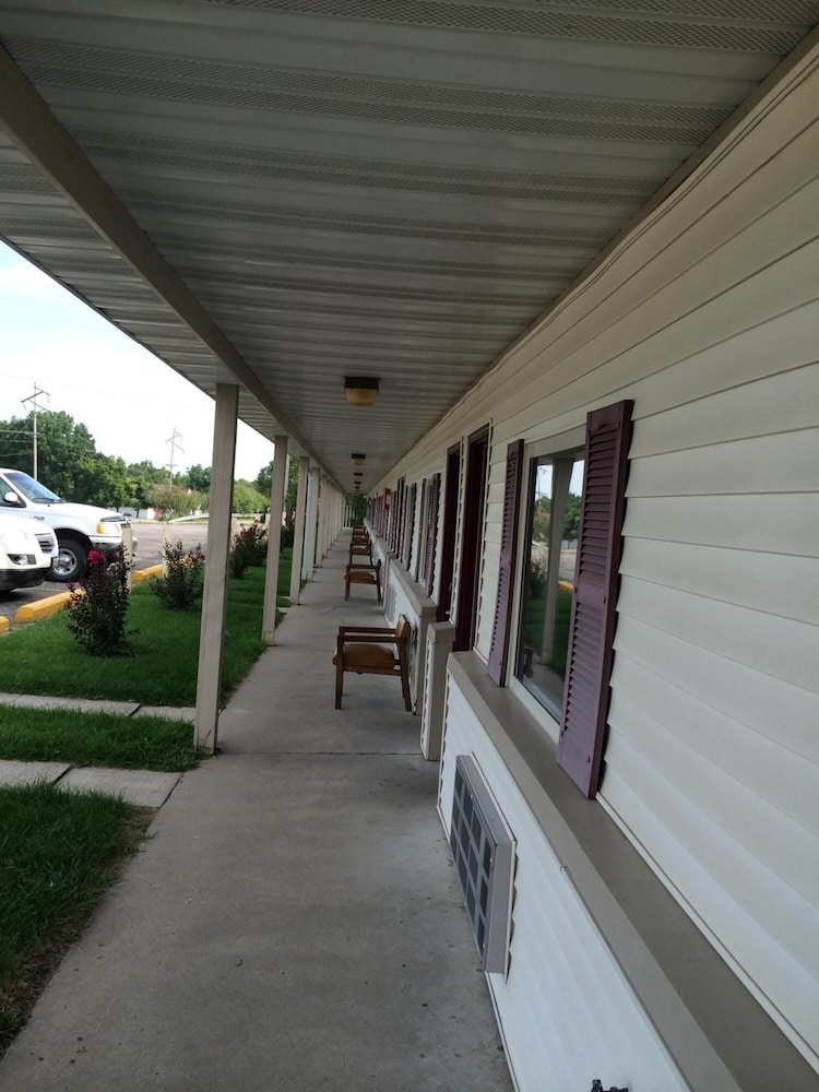 Super 7 Motel Sedalia - photo 39