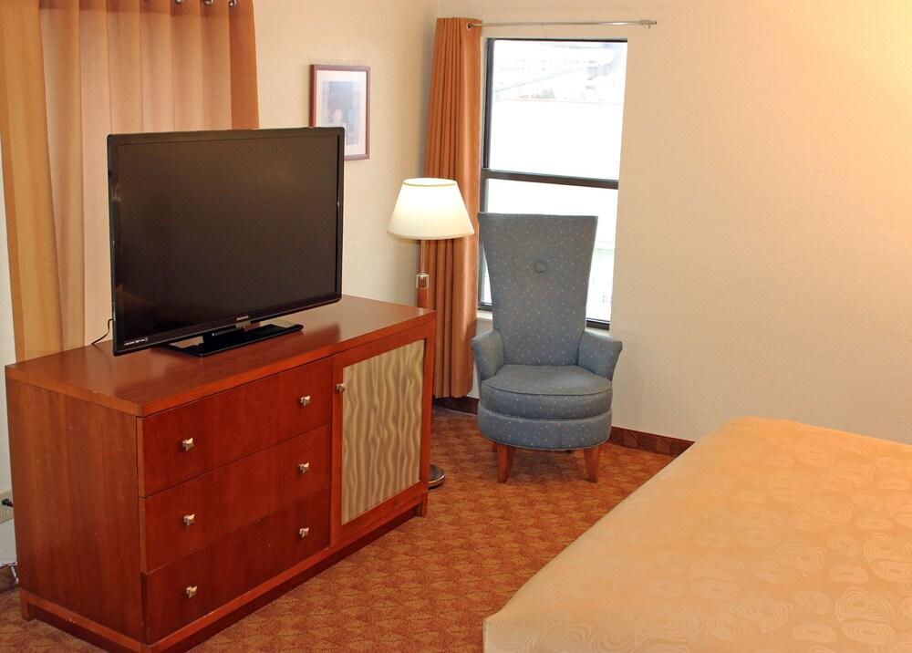 Angel Inn By The Strip - photo 17