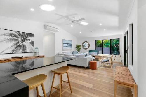 Central Tropical Oasis with Pool — 4-Star Luxury Hotel in Noosaville, Australia