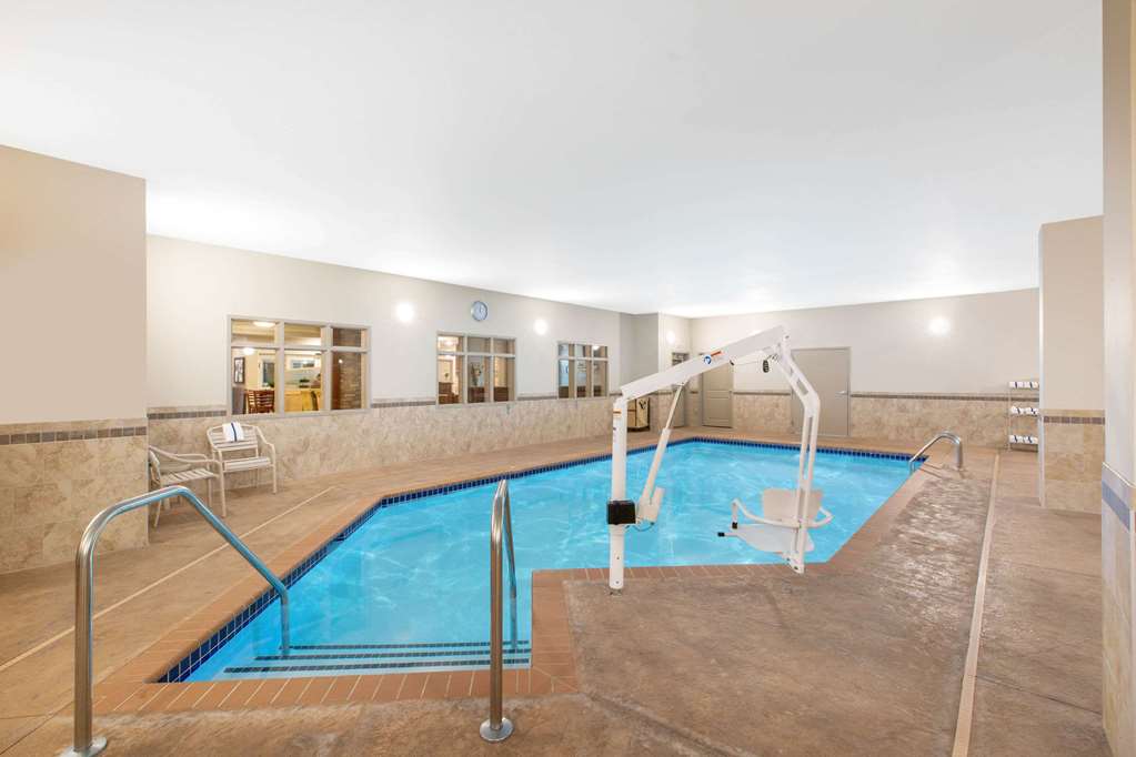 AmericInn by Wyndham Humboldt - photo 10