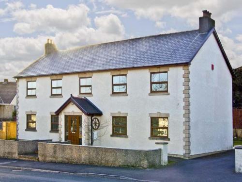 La Cala - carbon neutral hotel in Aberdare