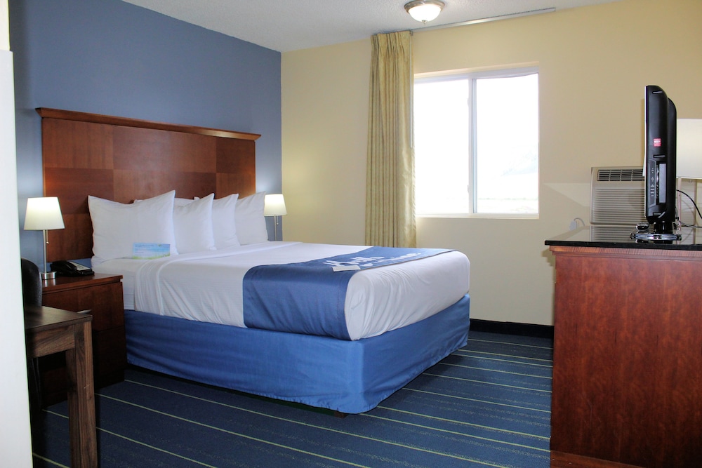 Days Inn & Suites by Wyndham Gunnison - photo 8