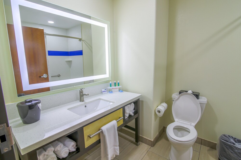 Holiday Inn Express & Suites Raymondville by IHG - photo 10