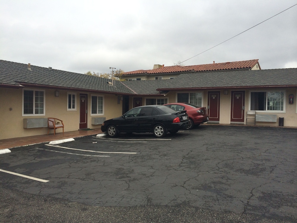 Town and Country Inn - photo 37