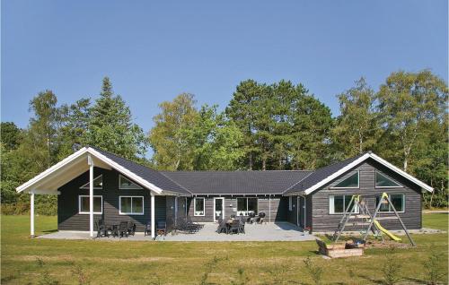 Eight Bedroom Holiday Home Frederiksværk With A Room Hot Tub 05 — 5-Star Luxury Hotel in Frederiksvaerk, Denmark