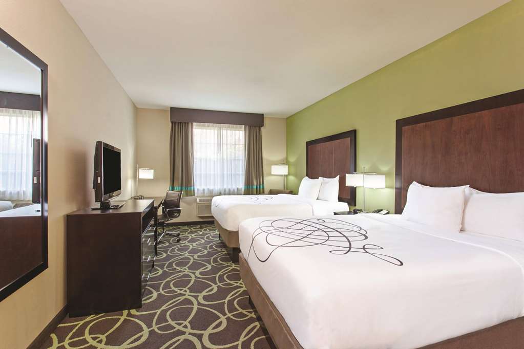 La Quinta Inn & Suites by Wyndham Los Banos - photo 9