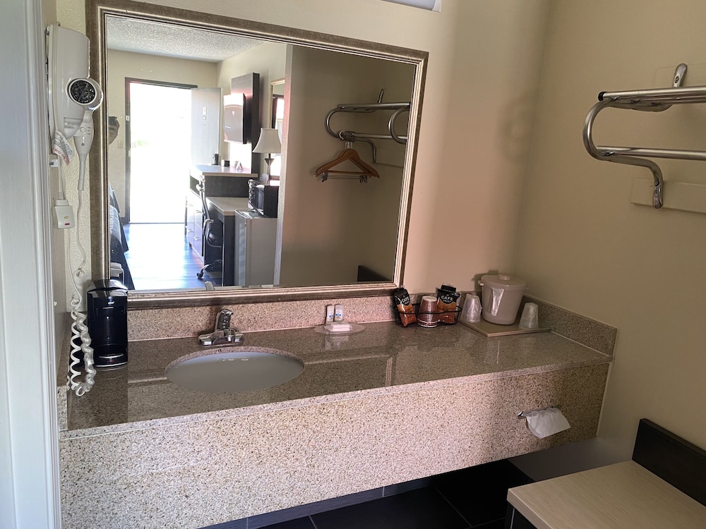 Regency 7 Motel - photo 5