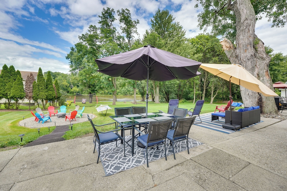 Waterfront Wallkill Duplex Home with Fire Pits — 4-Star Luxury Hotel in Wallkill, United States