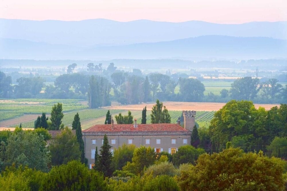 Château de la Motte Entre Narbonne et le Canal du Midi — 4-Star Luxury Hotel in Nevian, France