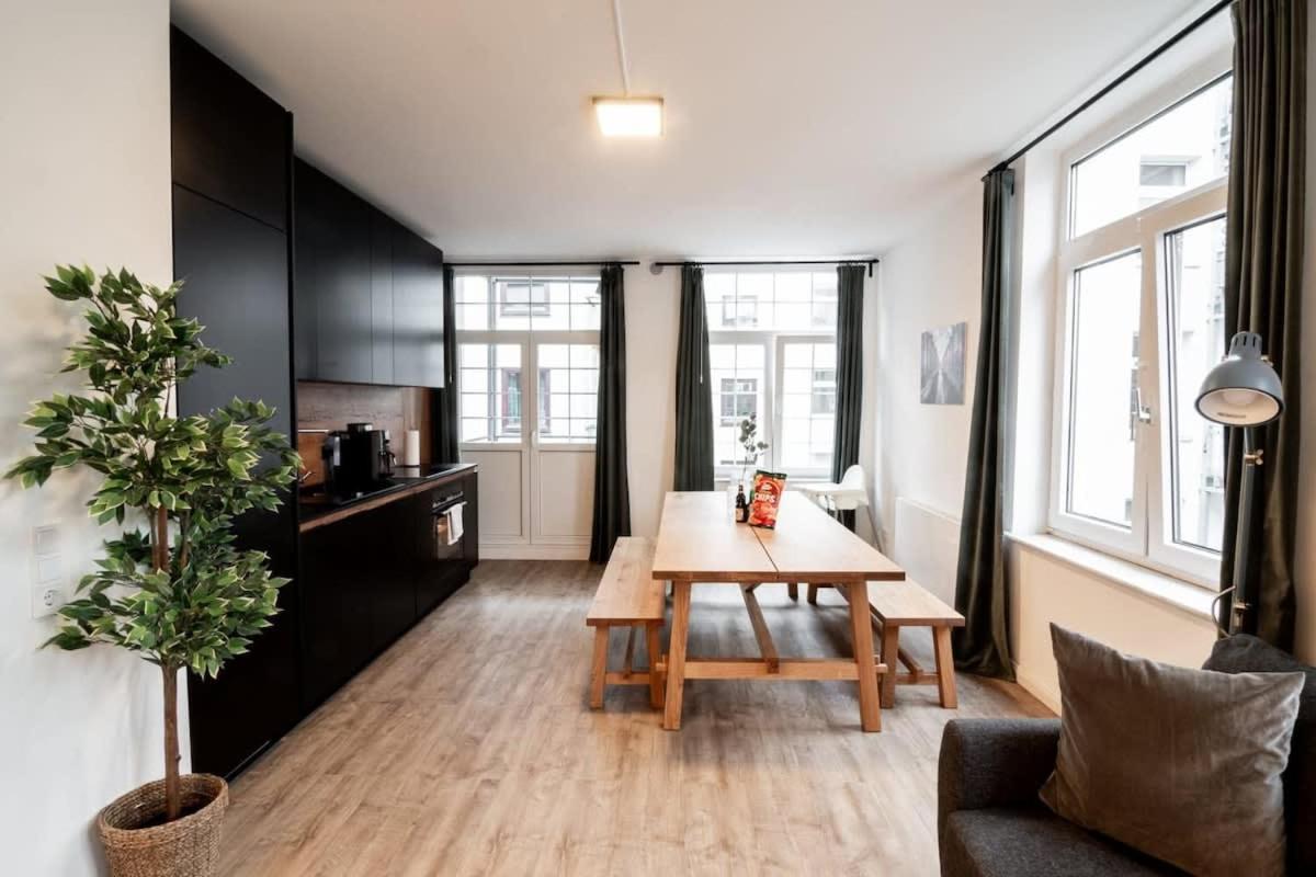 Hamburg Gem for 12 — 4-Star Luxury Hotel in Hamburg, Germany