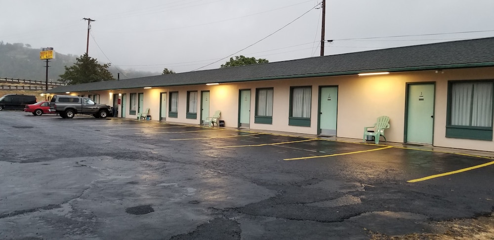 Quick Stop Motel - photo 29