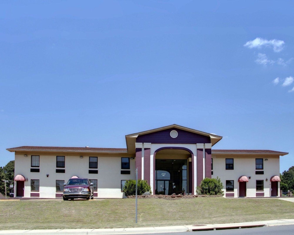 Econo Lodge & Conference Center - photo 6