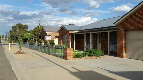 Numurkah Self Contained Apartments The Saxton — 5-Star Luxury Hotel in Numurkah, Australia