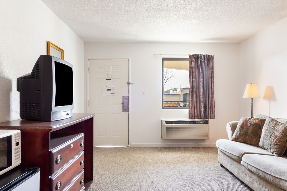 Travelers Place Inn & Suites - photo 27
