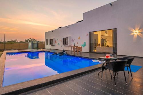 StayVista’s Le Bon Horizon Hillside Elegance with Chic Interiors Poolside Serenity & Picturesque Gazebo Proximity to Sula in Nashik, India