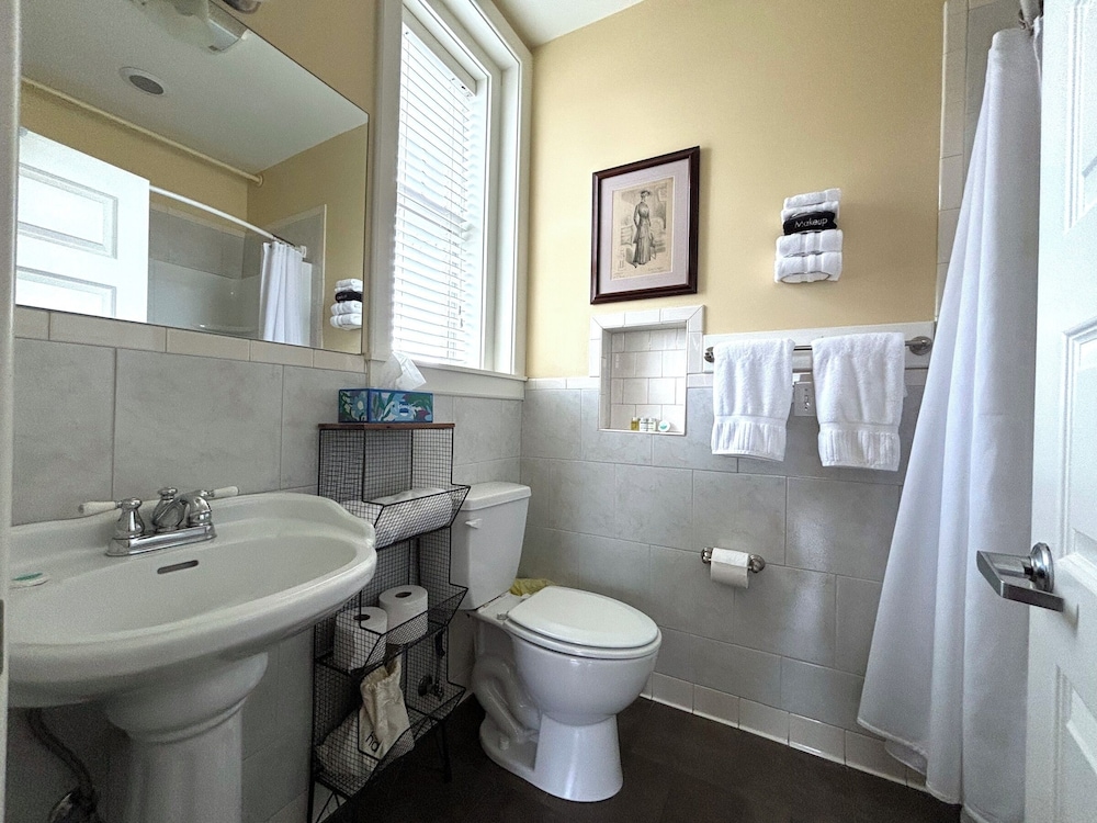 Grand Lux Inn - photo 35