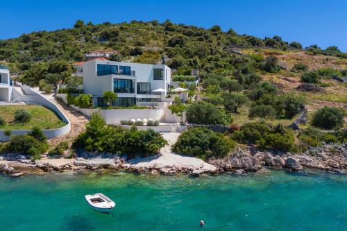 Luxury Seafront Villa Roots with private heated pool 5 en suite bedrooms enchanting sea views — 4-Star Luxury Hotel in Rogoznica, Croatia