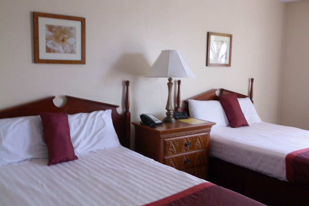 Days Inn & Suites by Wyndham Lake Okeechobee - photo 20